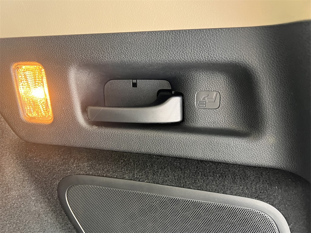 2021 Honda CR-V Hybrid Touring photo 10