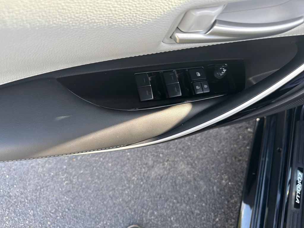 2022 Toyota Corolla XSE photo 2
