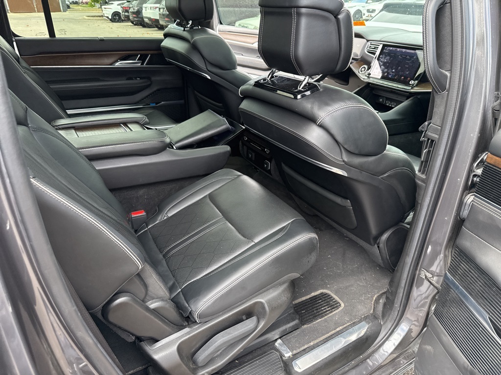 2022 Jeep Grand Wagoneer II photo 19