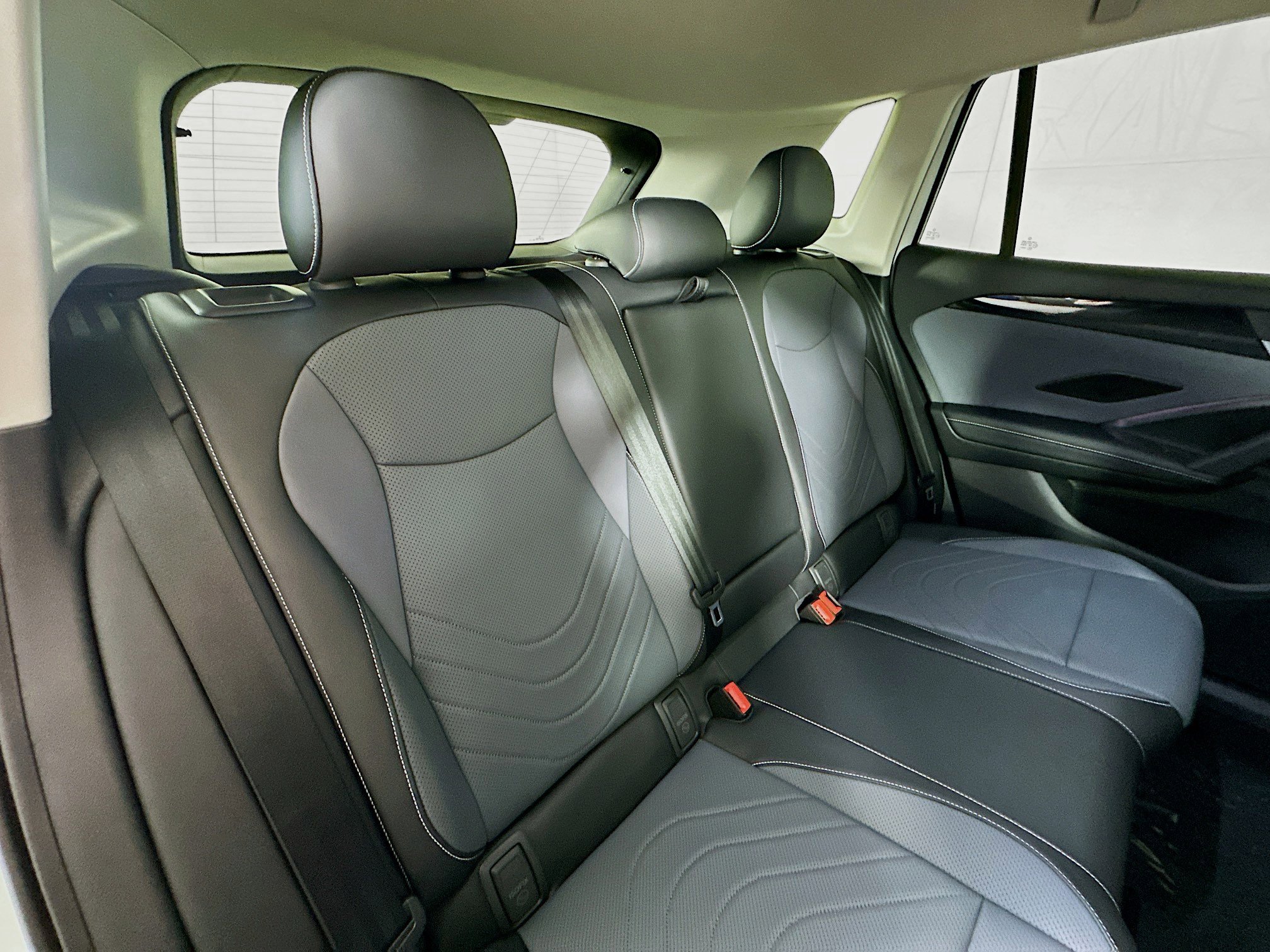 2025 Volkswagen Tiguan SE photo 22