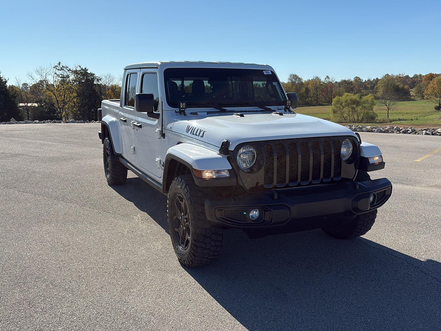 2021 Jeep Gladiator Willys photo 2