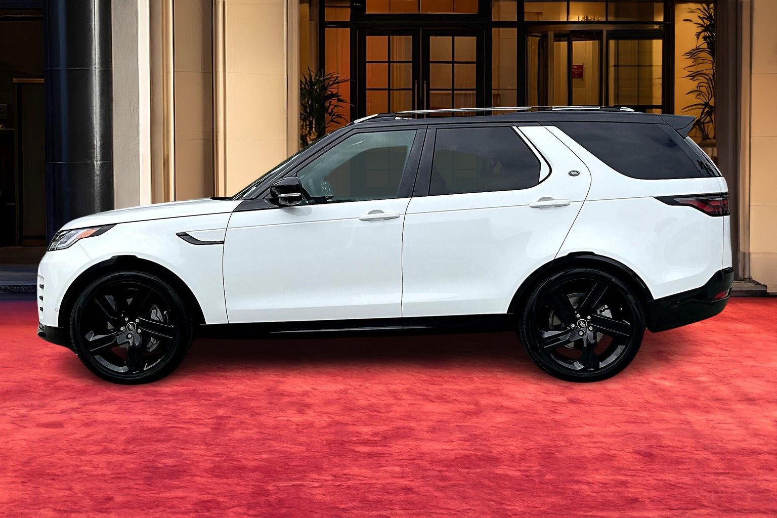 2025 Land Rover Discovery SE photo 3