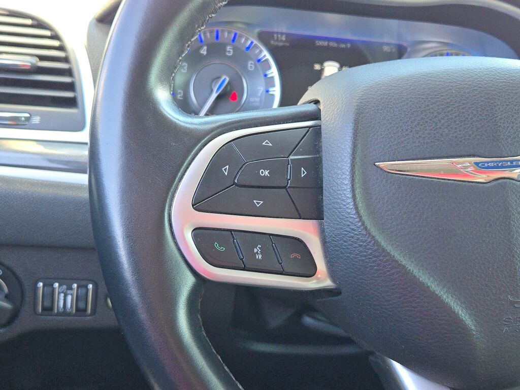 2018 Chrysler 300 Touring photo 24