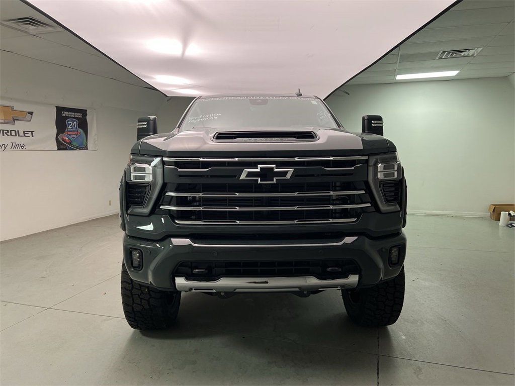 2025 Chevrolet Silverado 2500HD LTZ photo 3