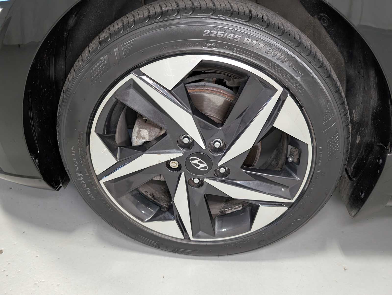 2023 Hyundai Elantra SEL photo 3