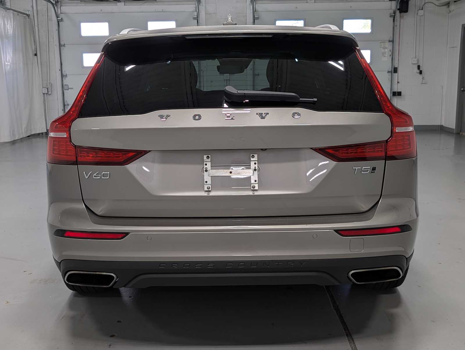 2020 Volvo V60 Cross Country photo 8