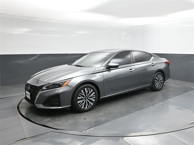 2023 Nissan Altima SV's photo