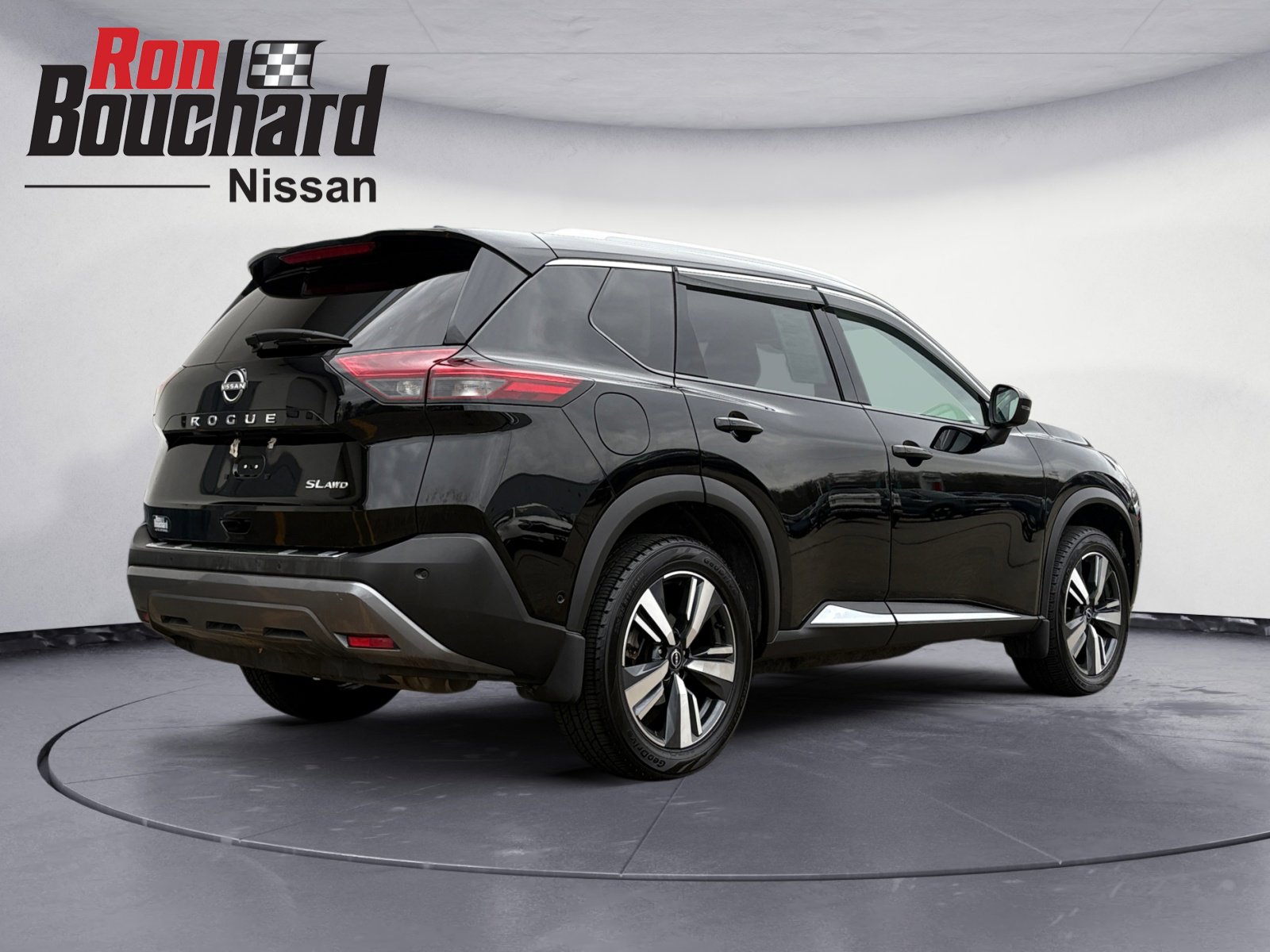 2022 Nissan Rogue SL photo 2