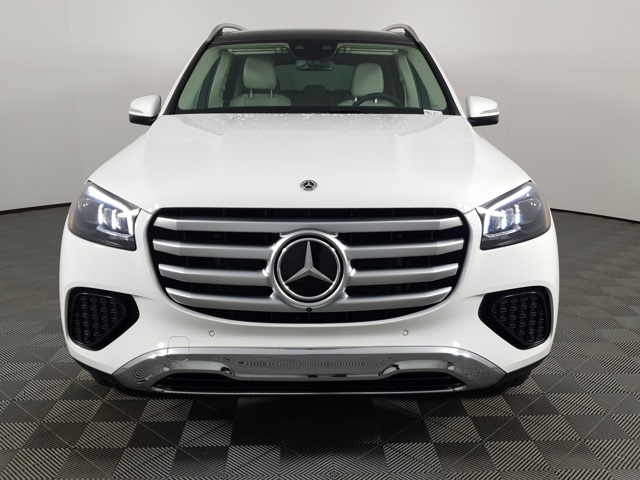 2025 Mercedes Benz GLS 450 4MATIC photo 2
