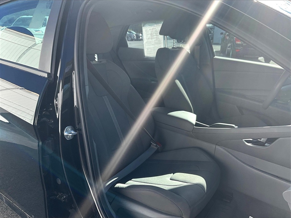 2024 Hyundai Elantra SE photo 10