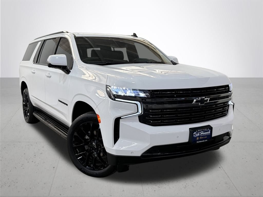 2022 Chevrolet Suburban RST photo 2