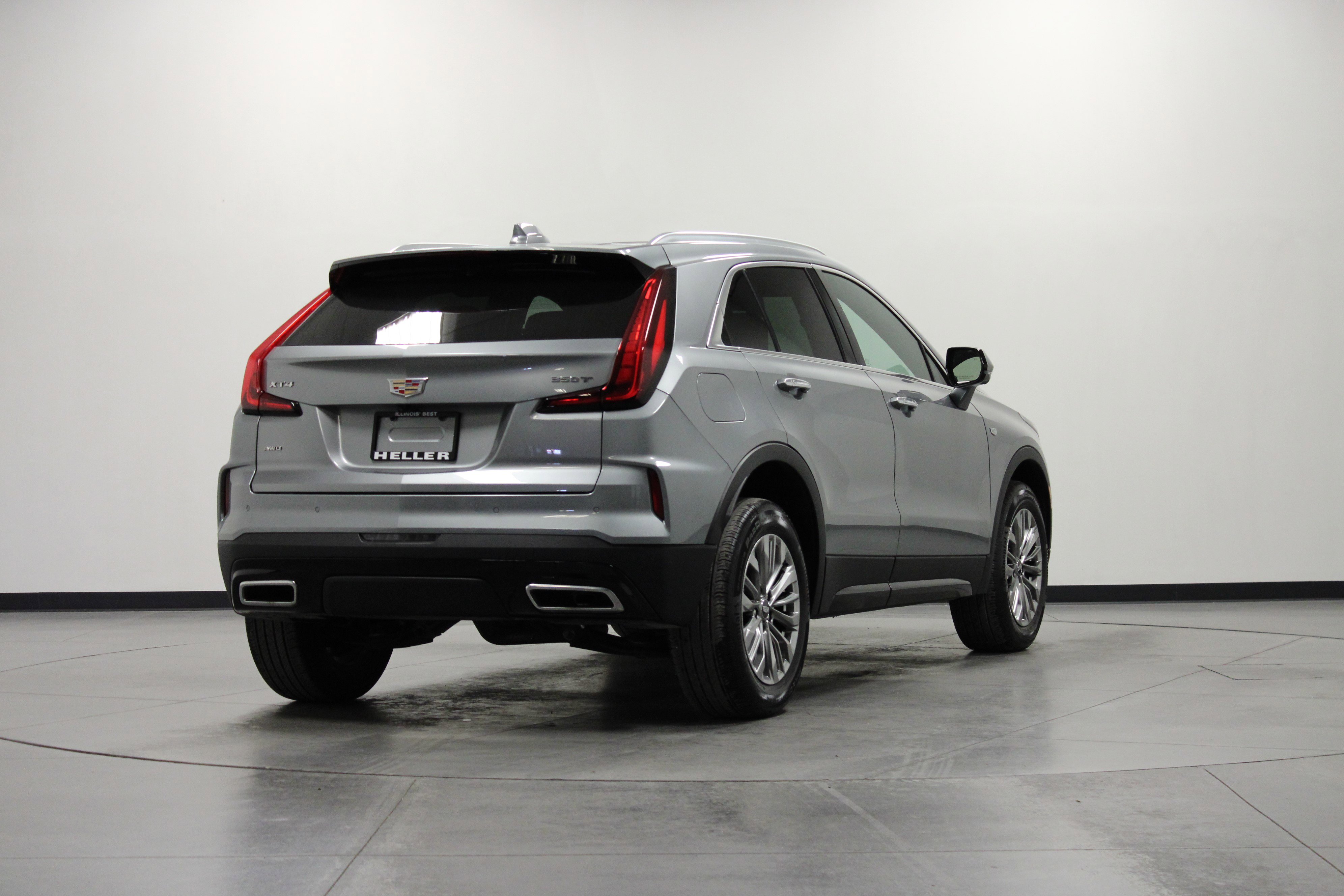 2025 Cadillac XT4 Premium Luxury photo 3