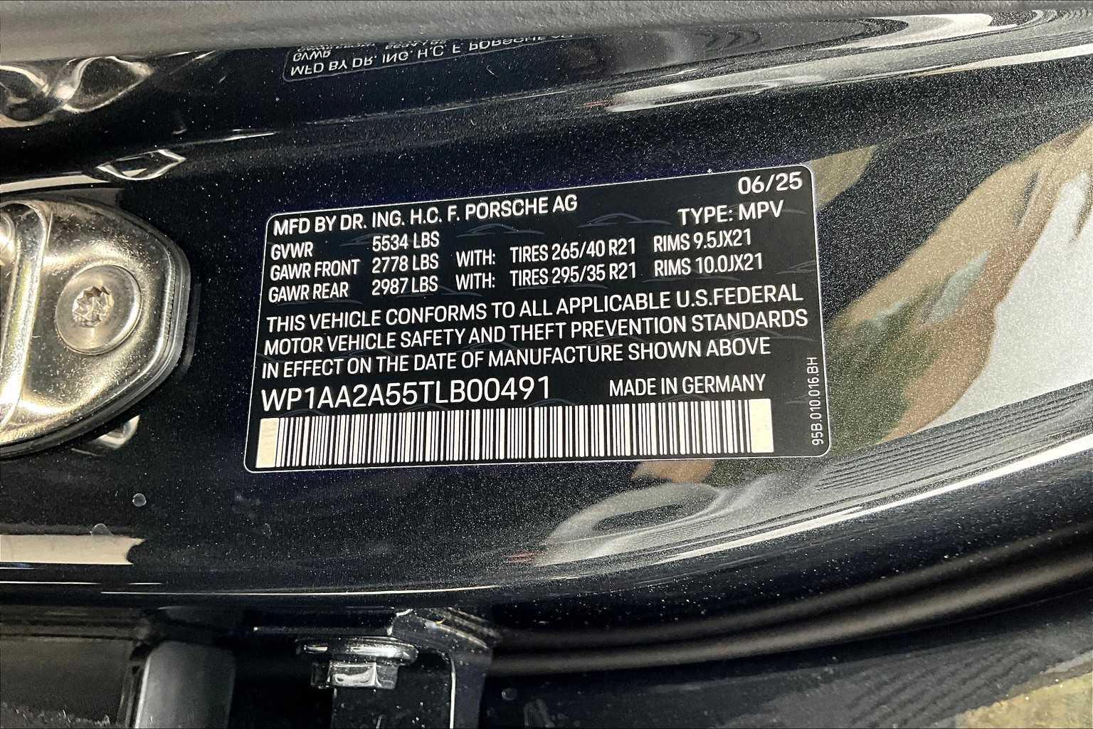 2026 Porsche Macan T photo 24