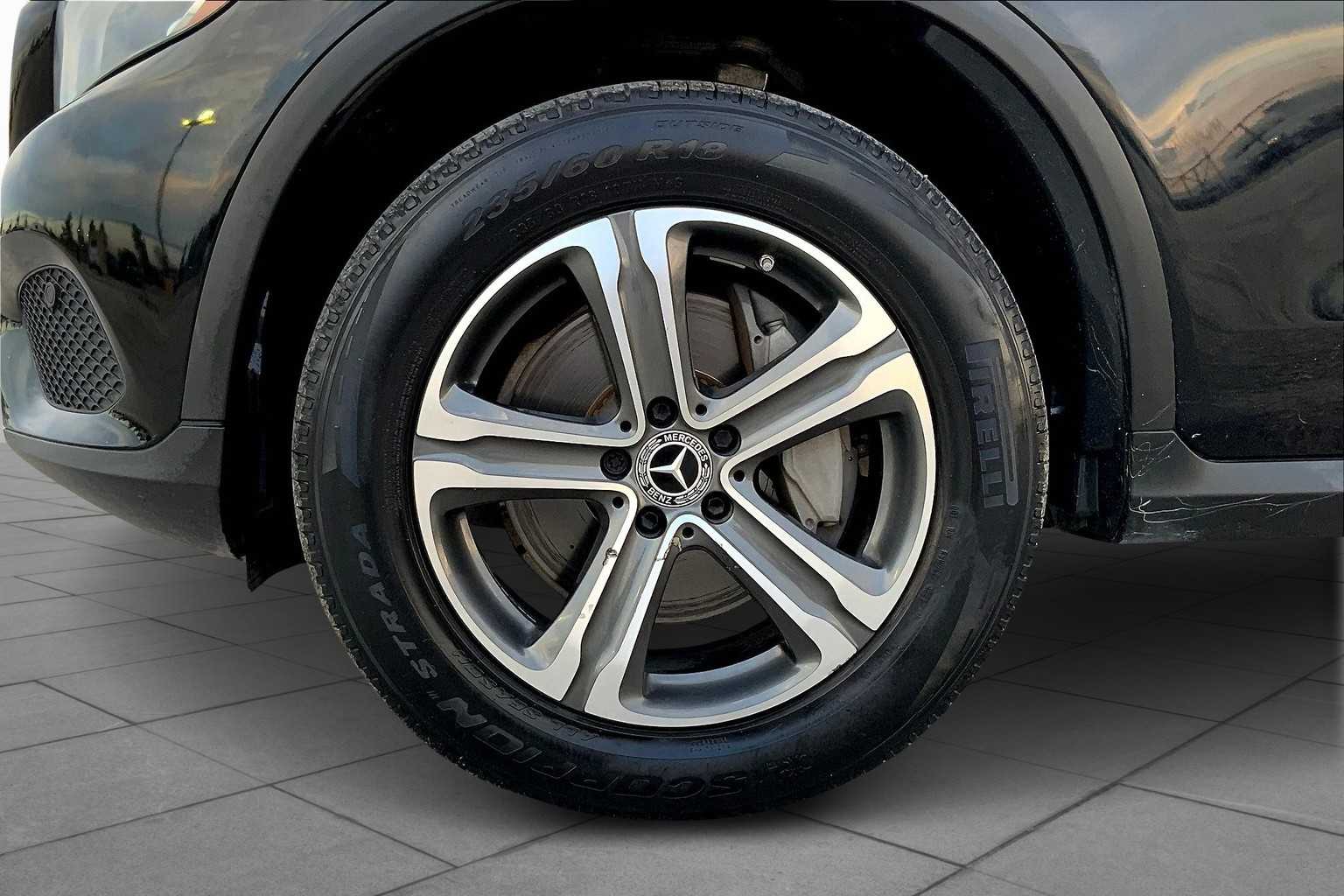 2018 Mercedes Benz GLC 300 photo 9