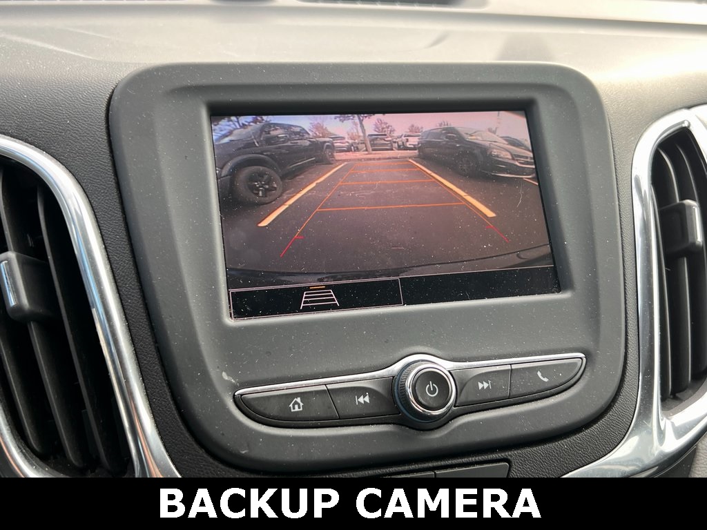 2023 Chevrolet Equinox LS photo 3