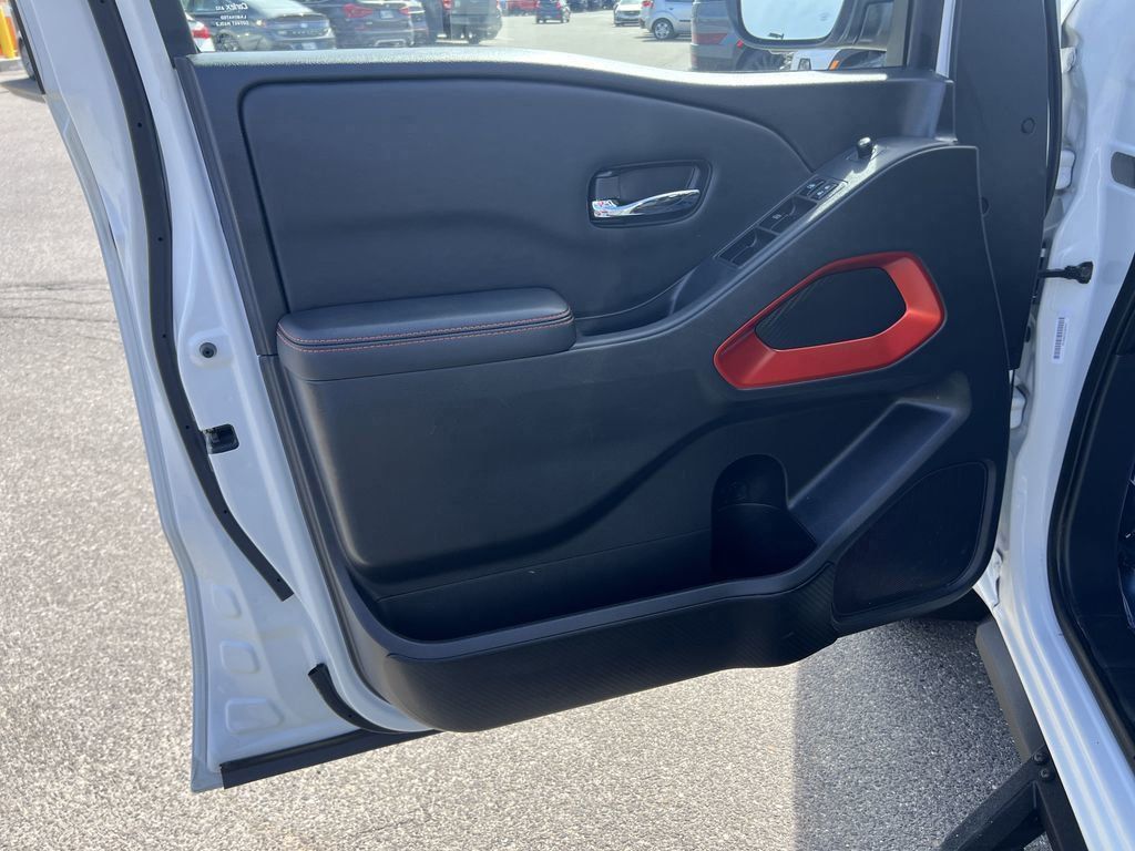 2024 Nissan Frontier PRO-4X photo 11