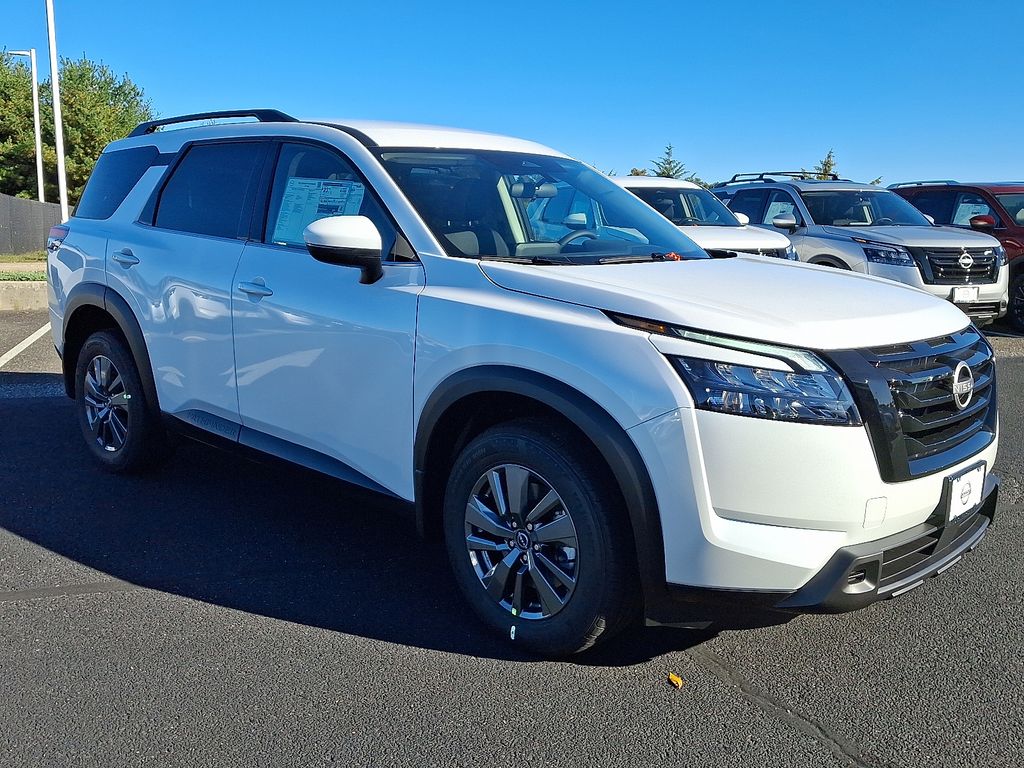 2025 Nissan Pathfinder SV photo 3