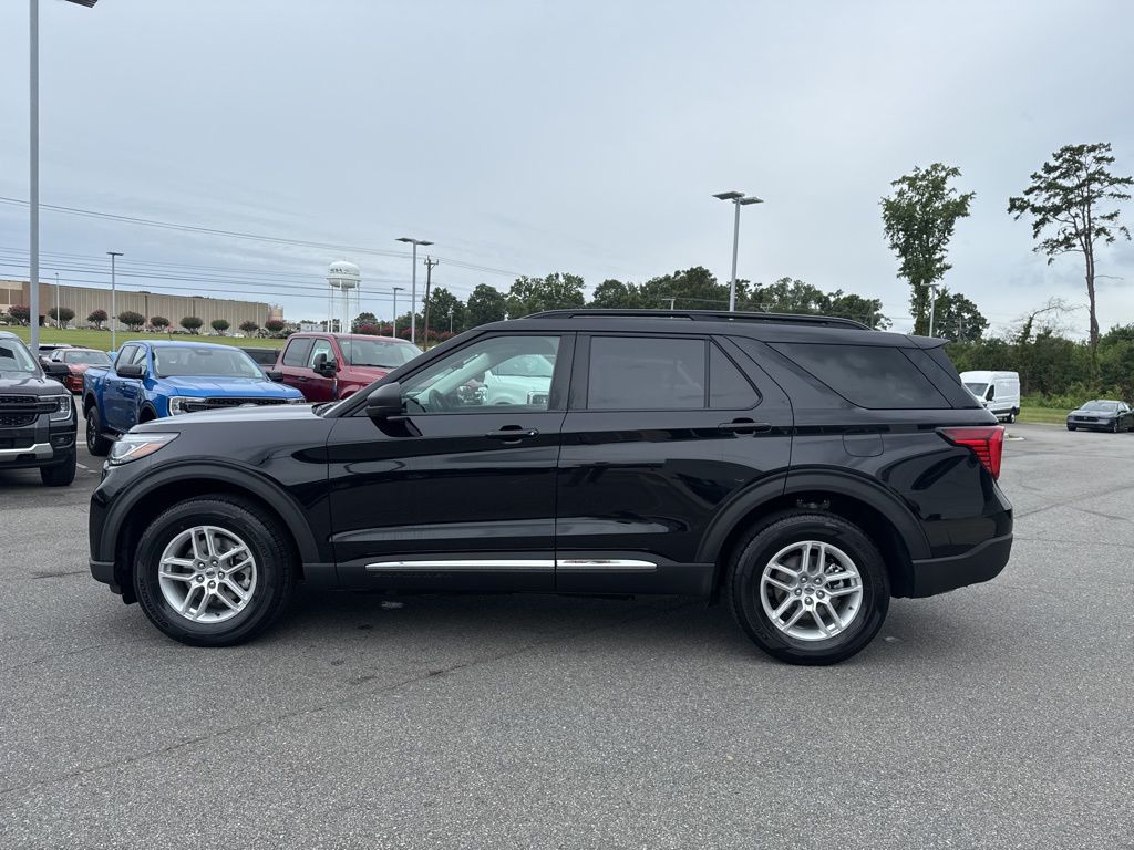 2025 Ford Explorer photo 5