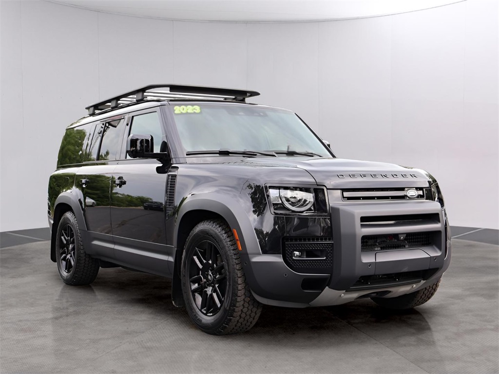 2023 Land Rover Defender 130 SE photo 3