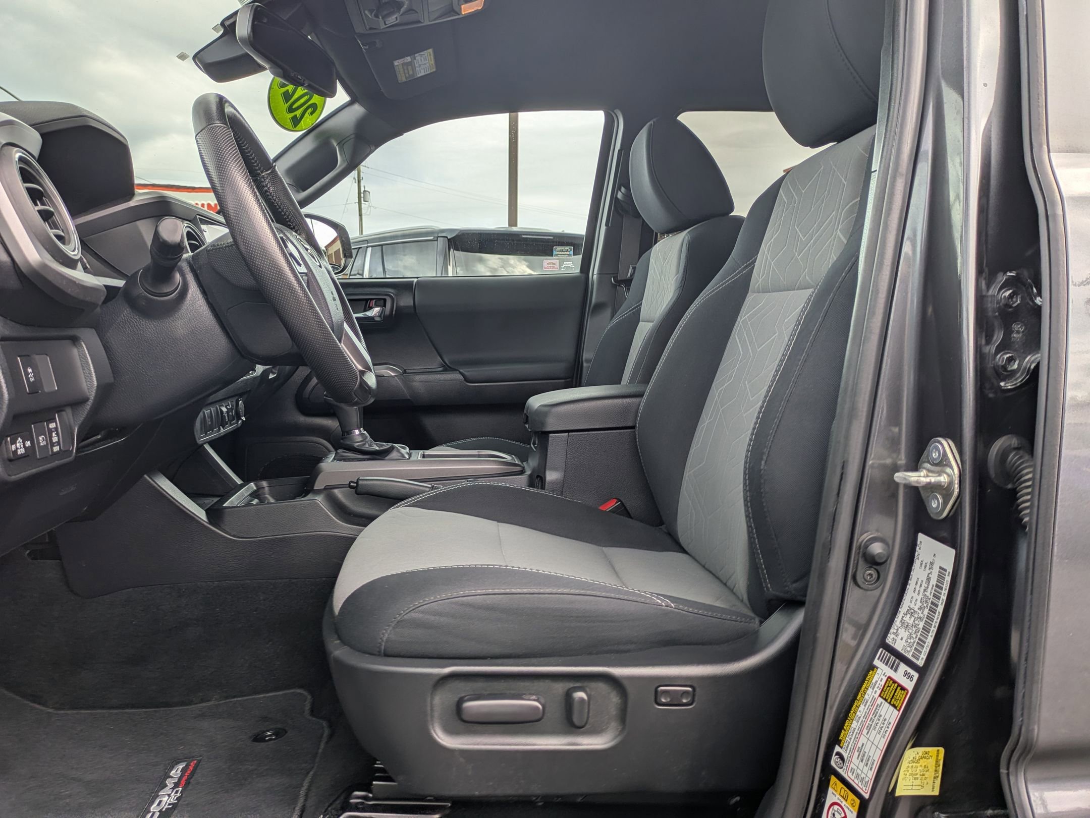 2020 Toyota Tacoma SR5 photo 12