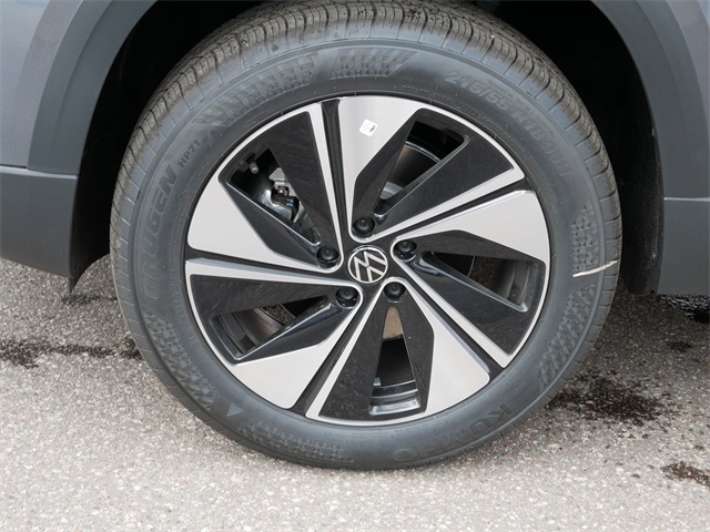 2025 Volkswagen Taos SE photo 4