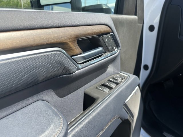 2025 Chevrolet Silverado 3500HD High Country photo 25