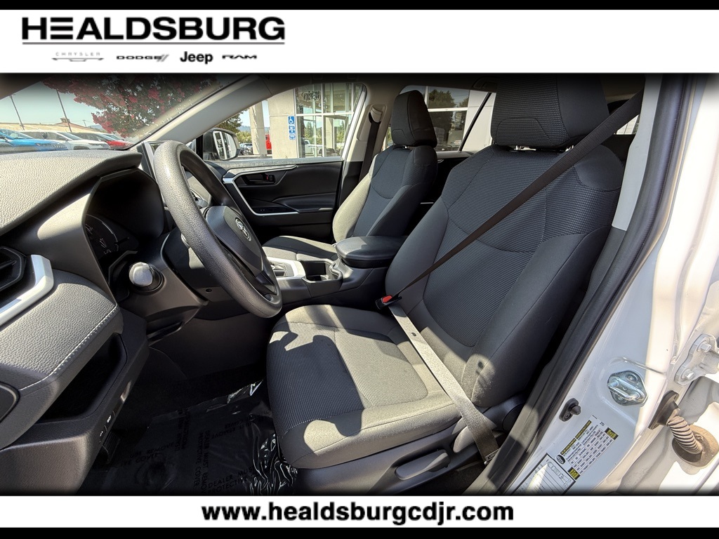 2024 Toyota RAV4 LE photo 8