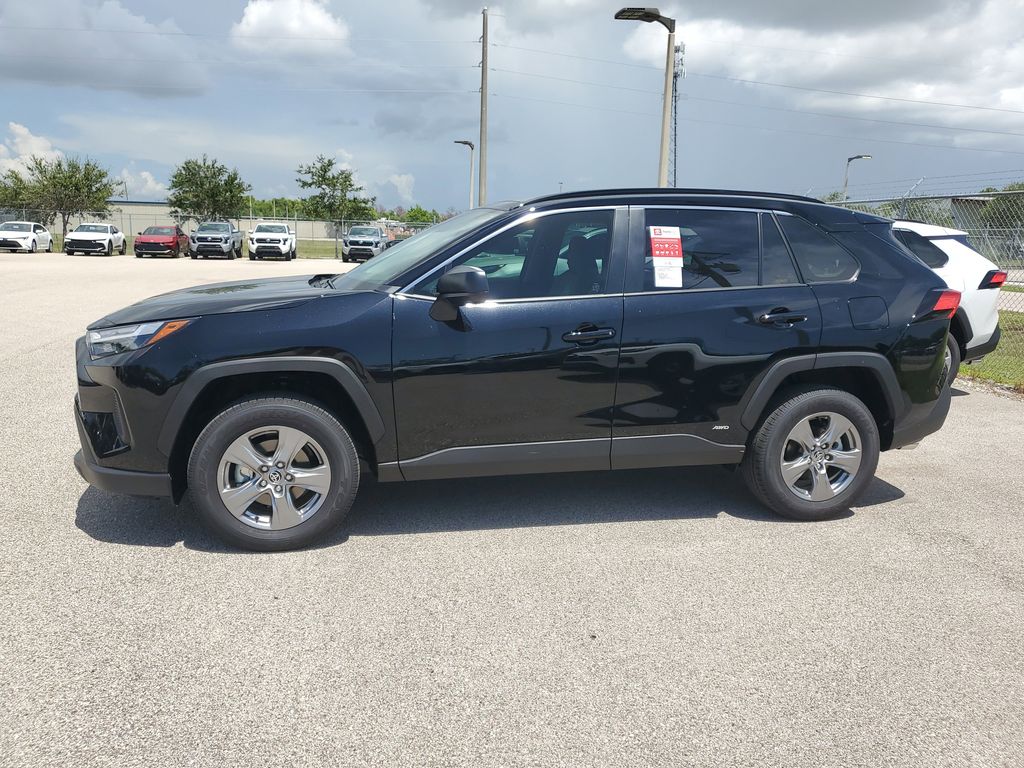 2025 Toyota RAV4 Hybrid LE photo 8