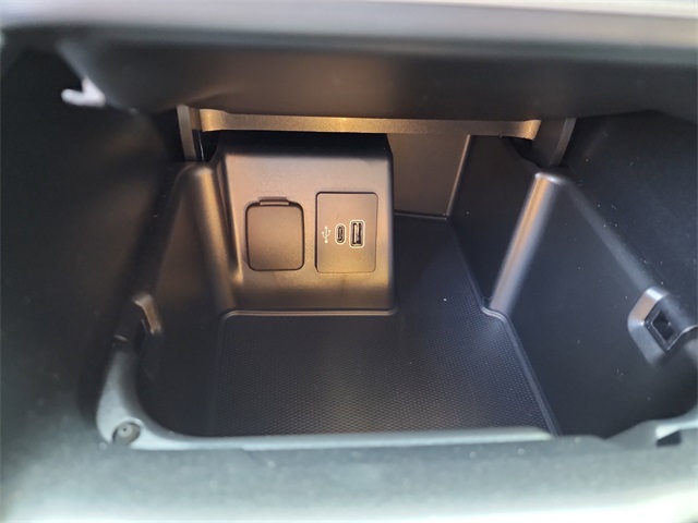 2025 Ford Explorer ST-Line photo 19