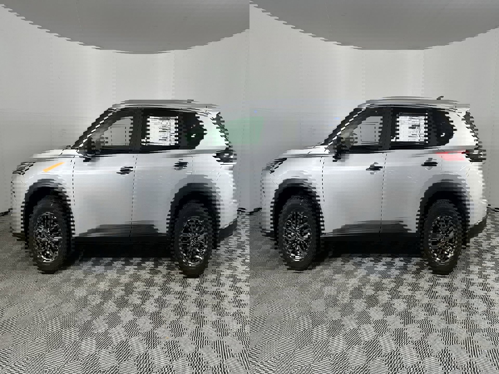 2025 Nissan Rogue S photo 3