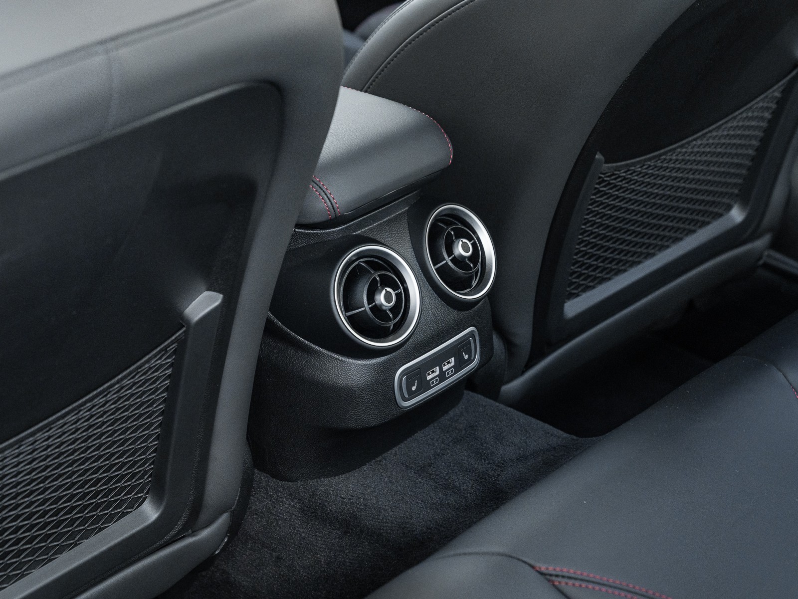 2020 Alfa Romeo Giulia Quadrifoglio photo 36