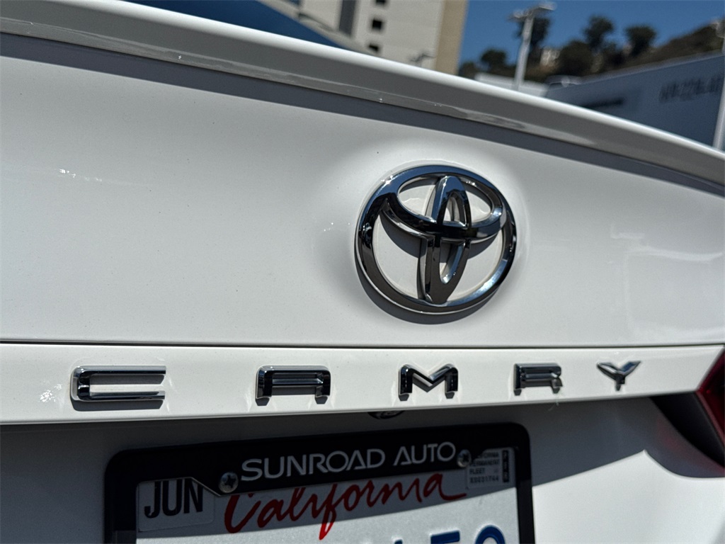 2022 Toyota Camry SE photo 13