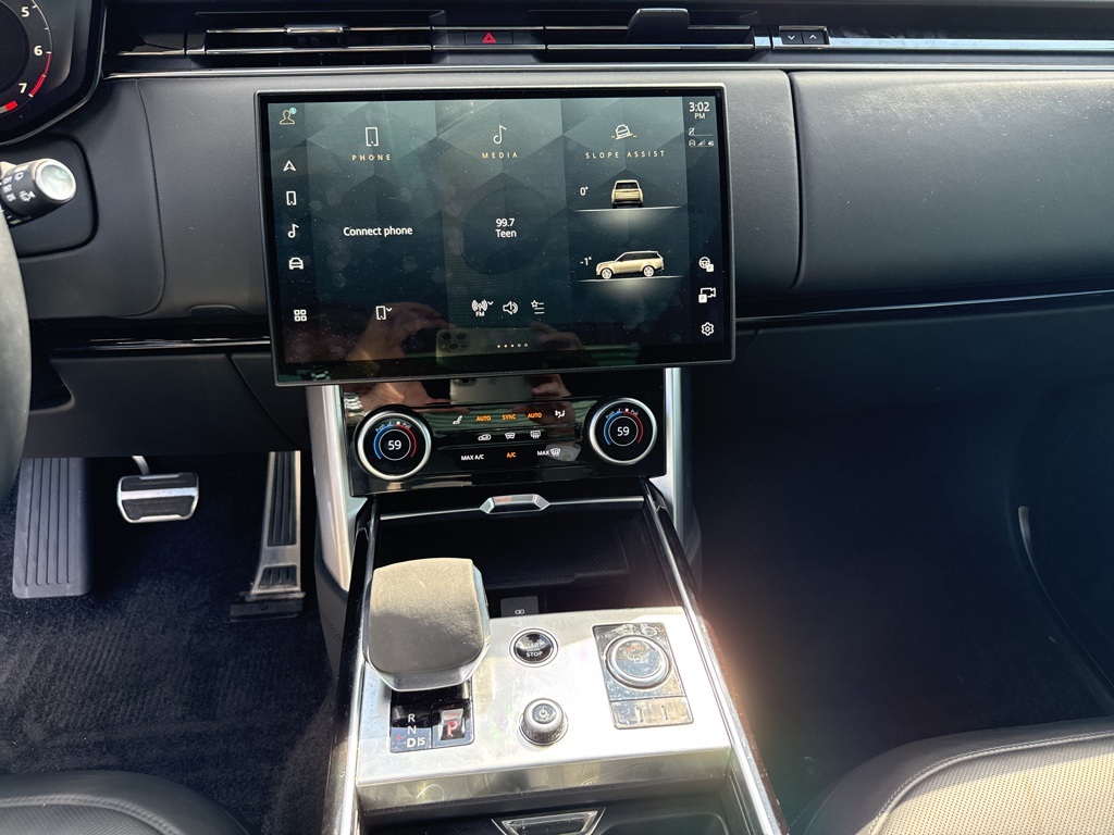 2023 Land Rover Range Rover SE photo 14