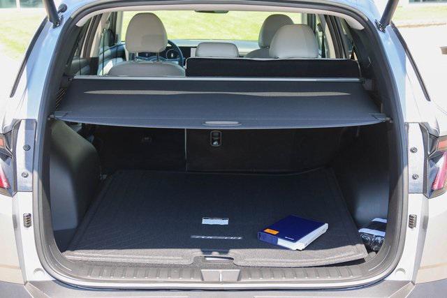 New 2025 Silver Hyundai SEL Convenience FWD image 6
