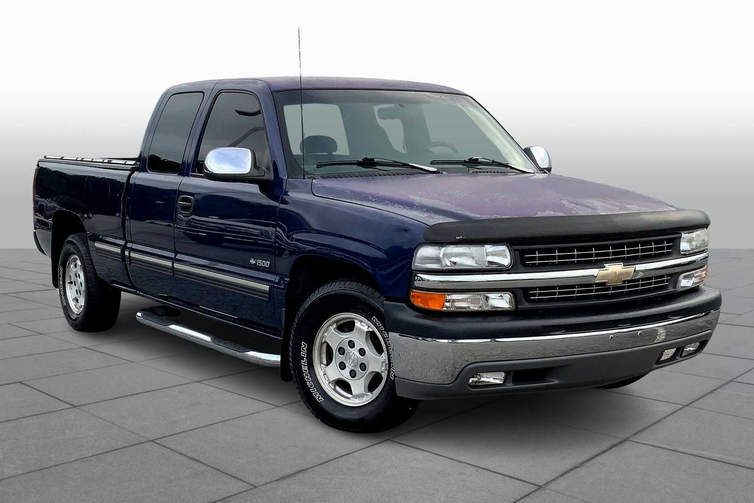 2000 Chevrolet Silverado 1500 LS photo 2