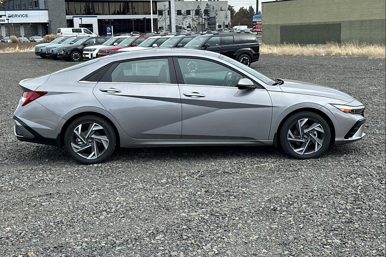 2025 Hyundai Elantra Hybrid Limited photo 3