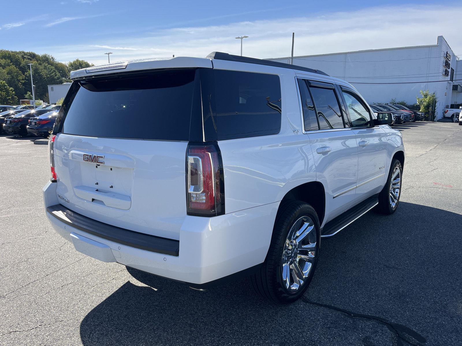 2019 Gmc Yukon SLT photo 3