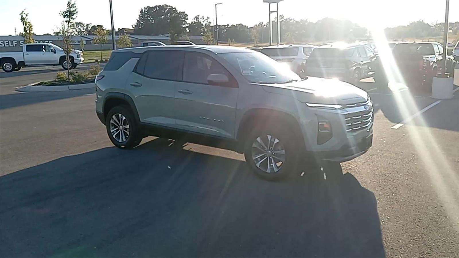 2026 Chevrolet Equinox LT photo 2