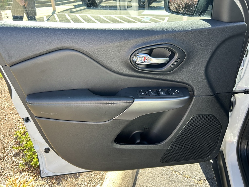 2022 Jeep Cherokee Limited photo 10
