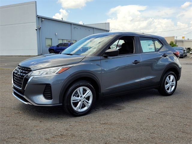 2025 Nissan Kicks Play S photo 3