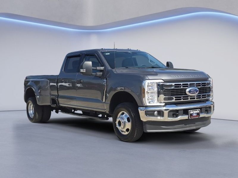 2024 Ford F-350 XLT photo 2