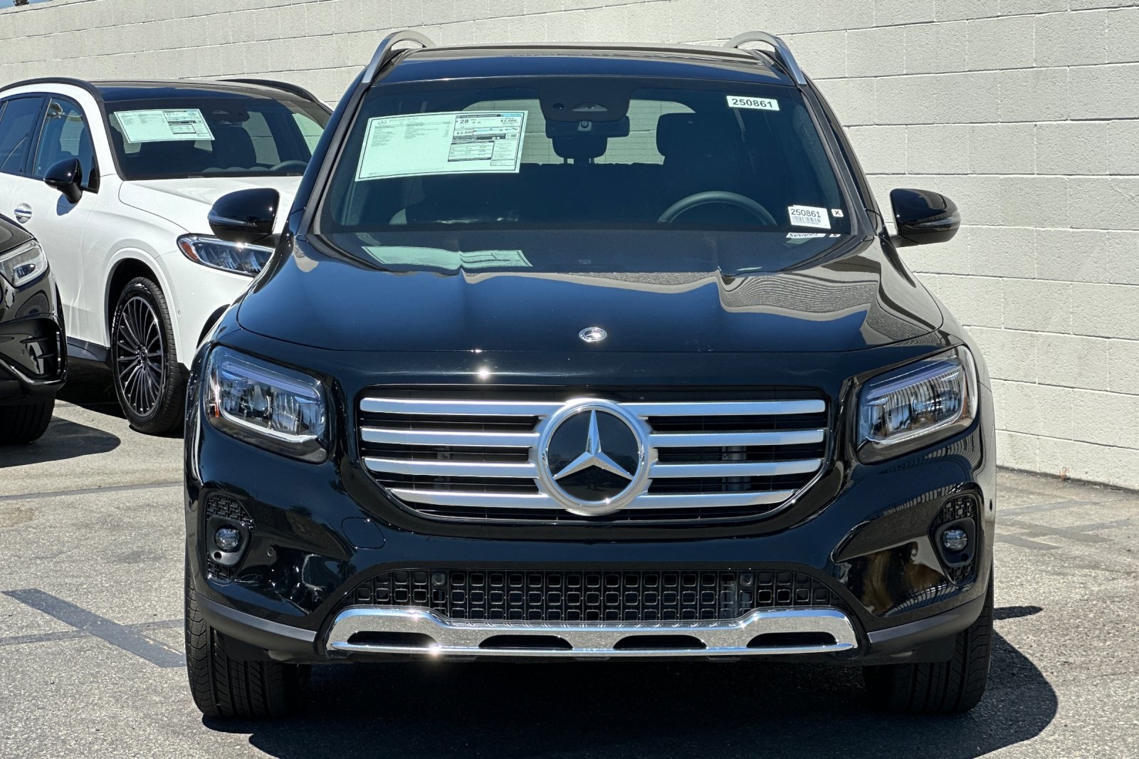 2025 Mercedes Benz GLB 250 photo 3