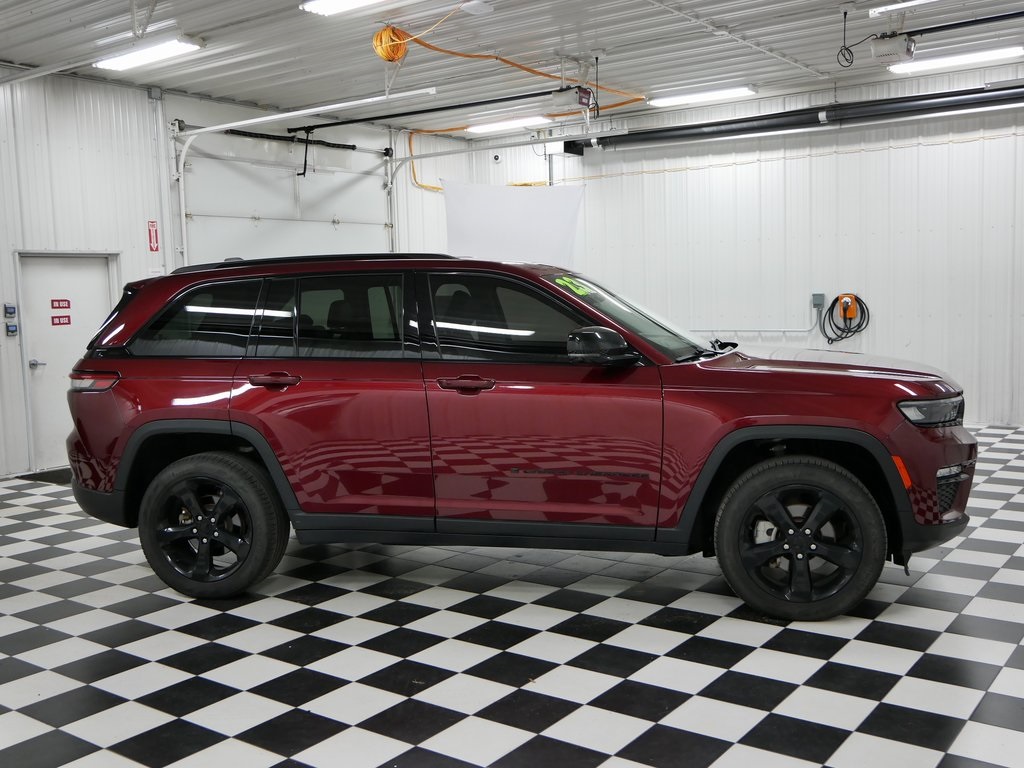 2023 Jeep Grand Cherokee Limited photo 2