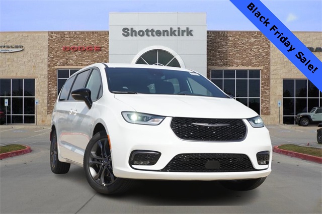 2026 Chrysler Pacifica Select's photo