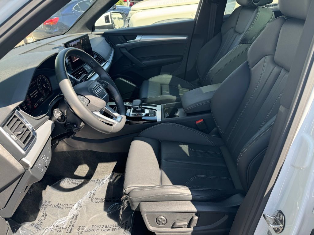2025 Audi Q5 S line Premium photo 4