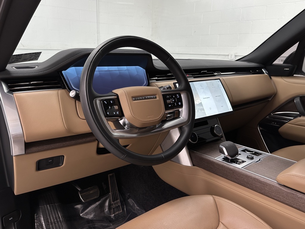 2023 Land Rover Range Rover SE photo 9