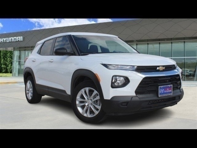 2023 Chevrolet Trailblazer LS photo 2