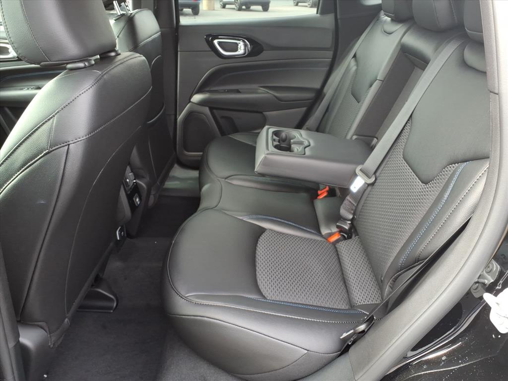 2026 Jeep Compass Latitude photo 4