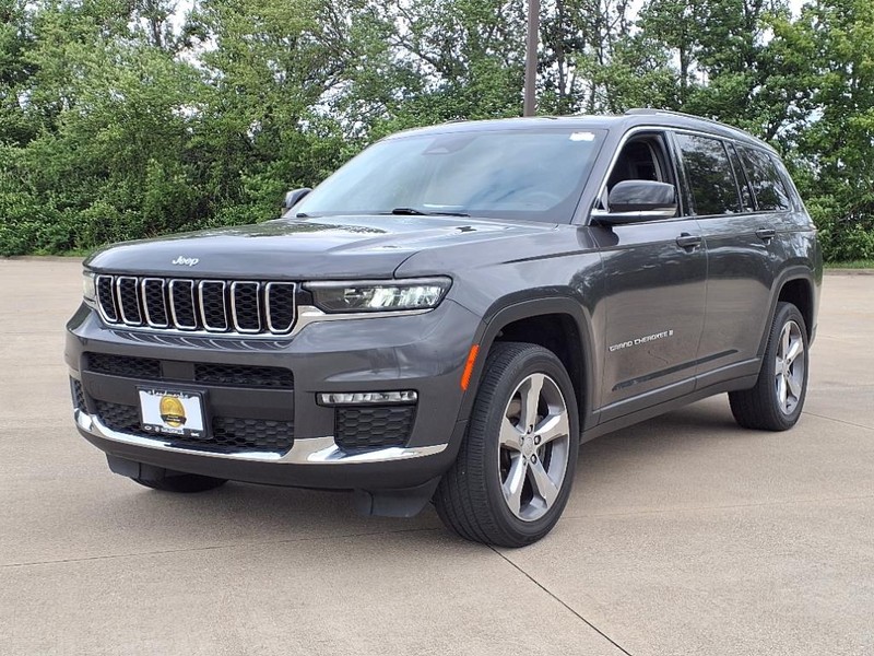 2022 Jeep Grand Cherokee Limited photo 2