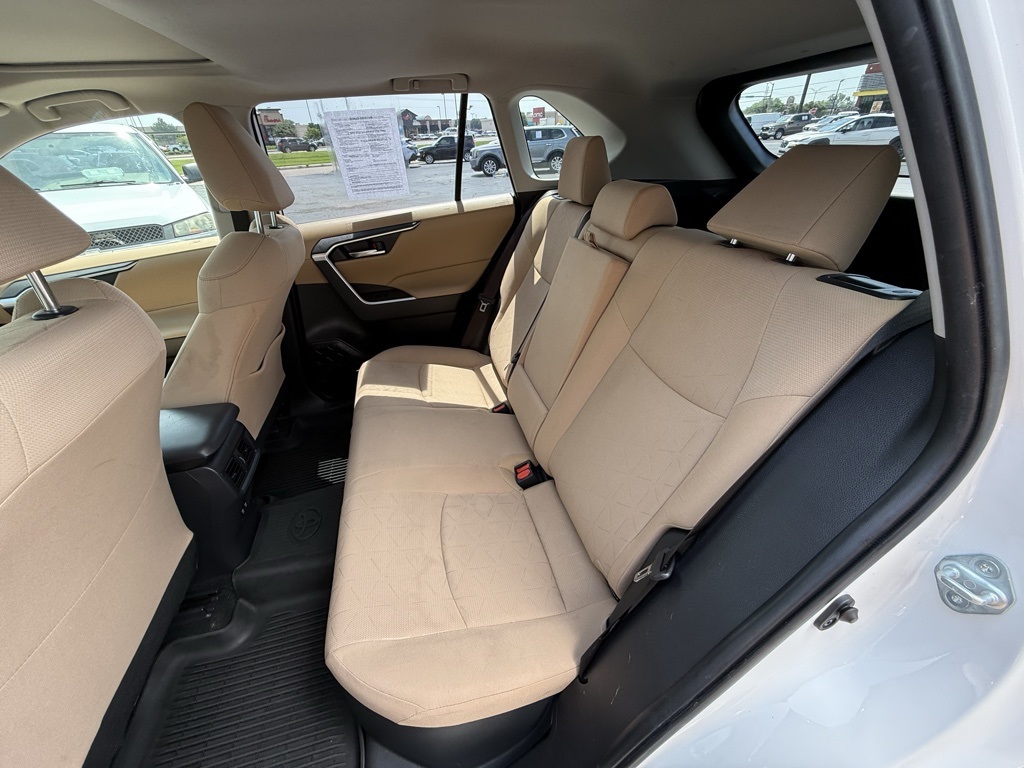 2020 Toyota RAV4 Hybrid XLE photo 11